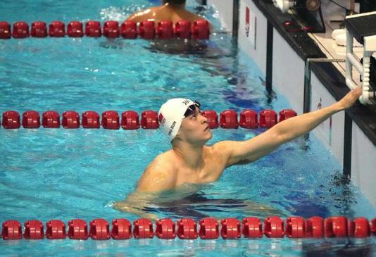 孙杨复出首场比赛就夺得小组第一，昔年王者风采依旧！