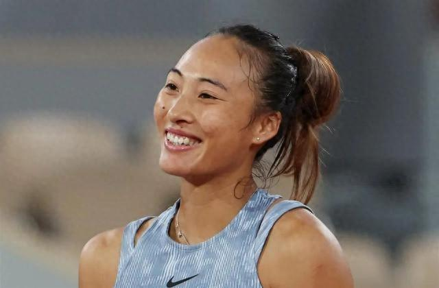 郑钦文逆袭阿尼西莫娃，强势开局