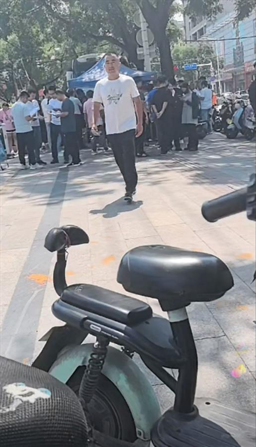 众志成城，山东东平车祸事后，众多市民自发献血，引人泪目