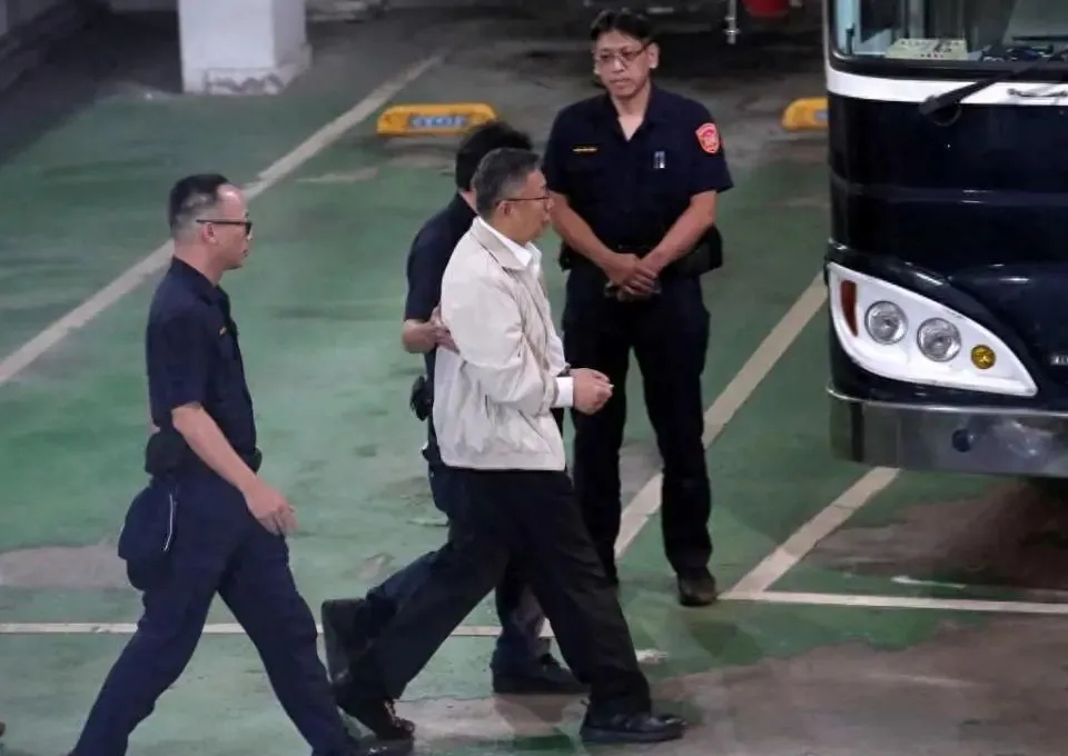 柯文哲U盘记载“1500沈庆京”是收1500万？各方质疑