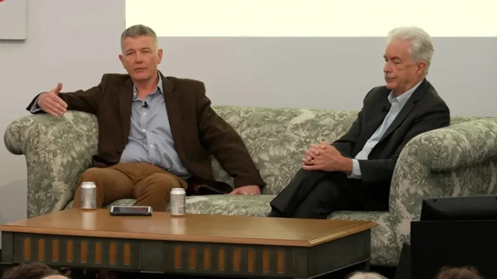 罕见！美英情报头子共同露面，再炒涉华议题