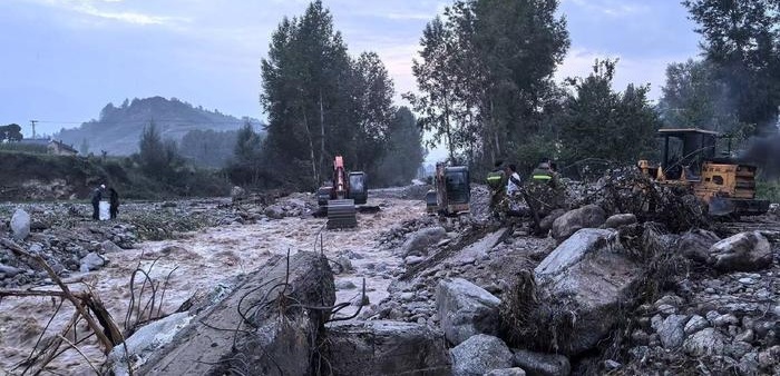 甘肃多地降雨 山洪导致积石山县部分道路桥梁受损
