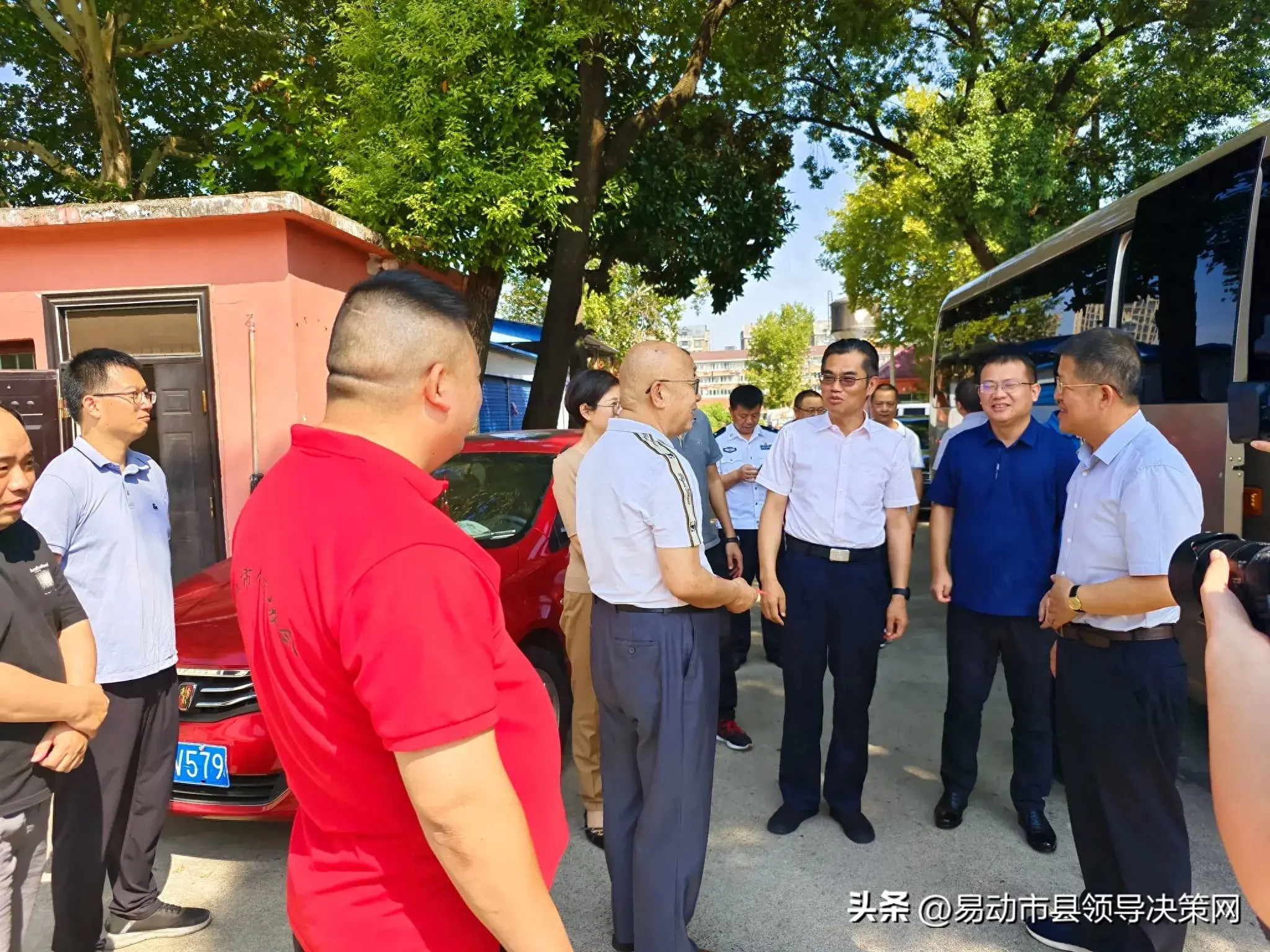 九江市领导走访慰问"江西好人”董学柏