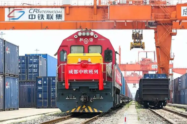四川成都：中欧班列迎来新“乘客”