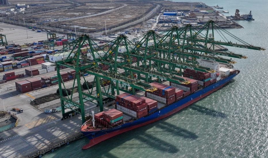 今冬我国北方首船智利车厘子“抢鲜”抵津