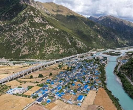 西藏农村公路通车里程达9.48万公里