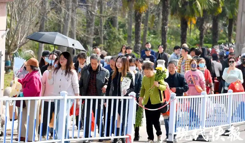 清明节假期首日各地接待现场祭扫群众3300多万人次