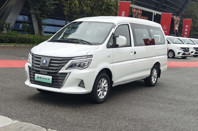 限时置换一口价9.98万起 风行菱智家族新车上市