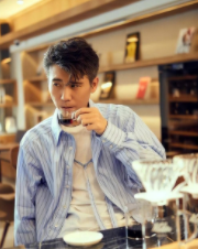 李乃文暑期热度攀升，多面演技获观众认可