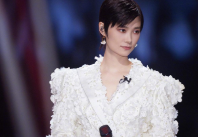 从超女到舞台女王：李宇春用二十年诠释“音乐与初心”