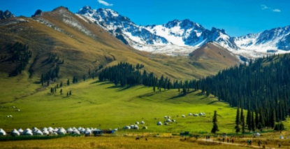 新疆打造发展新格局：从内陆腹地迈向开放前沿