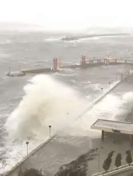 澳门改挂八号风球应对“桦加沙” 低洼地区严重水浸逐步缓解