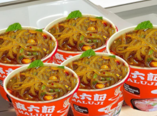 麻六记酸辣粉再陷质量风波，消费者称发现粉饼发霉