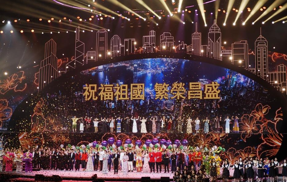 香港举行“紫荆花开 香满神州”国庆文艺晚会