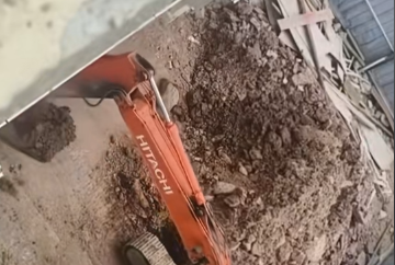 业主私挖300平米地下室，整楼32户房屋开裂被捕