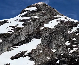 四川藏寨获评“世界最佳旅游乡村” 传统与现代交融促振兴