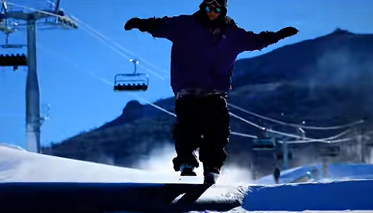 全国多地滑雪场陆续开放 新雪季冰雪游升温