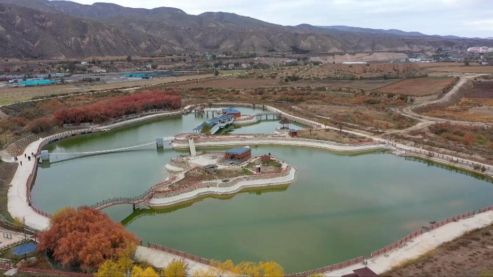 乡村振兴路 绿色富民图