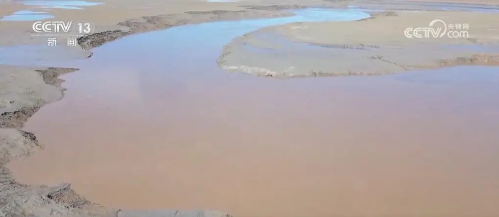 淤泥造良田、戈壁变粮仓 新疆数座水库排沙清淤“变废为宝” (图1)