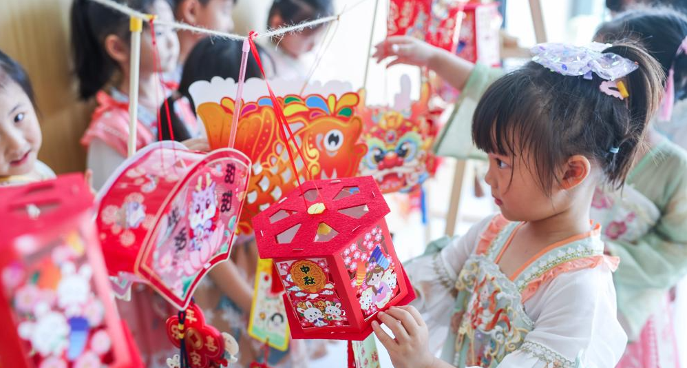 校园创意手工迎中秋(图1)