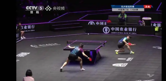 孙颖莎‘倒地爆冲’帅爆，3-0横扫金娜英进八强！(图2)