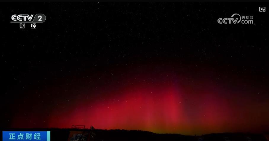 追极光、赏盐湖、观瀑布 各地游客纷至沓来打卡大美中国绚丽秋景(图1)