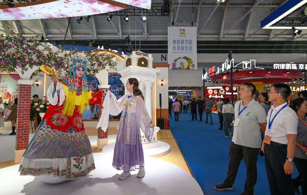 逛文展、看演出——文化引领旅游新气象(图1)