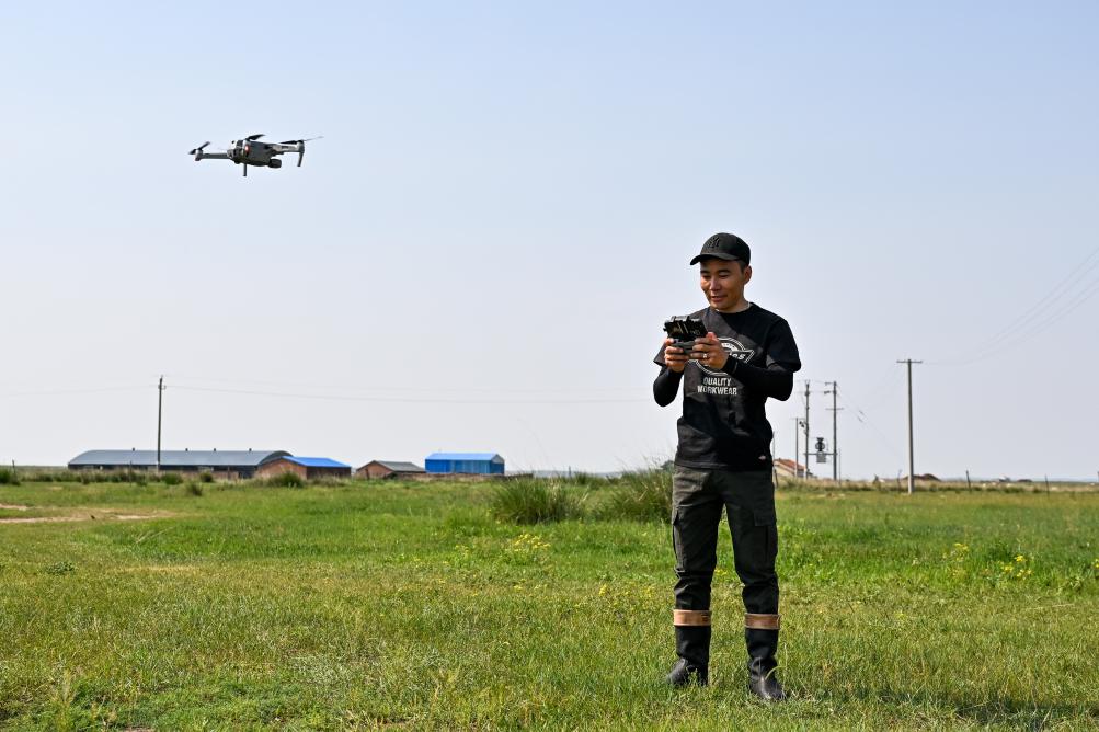 内蒙古西乌珠穆沁旗：返乡大学生为牧区发展注入新活力(图2)