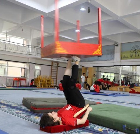 中国“杂技之乡”的洋学生：让杂技成为身体一部分(图1)