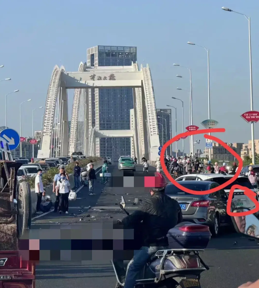 痛心！株洲芦淞大桥事故，6死7伤，现场惨不忍睹！(图1)