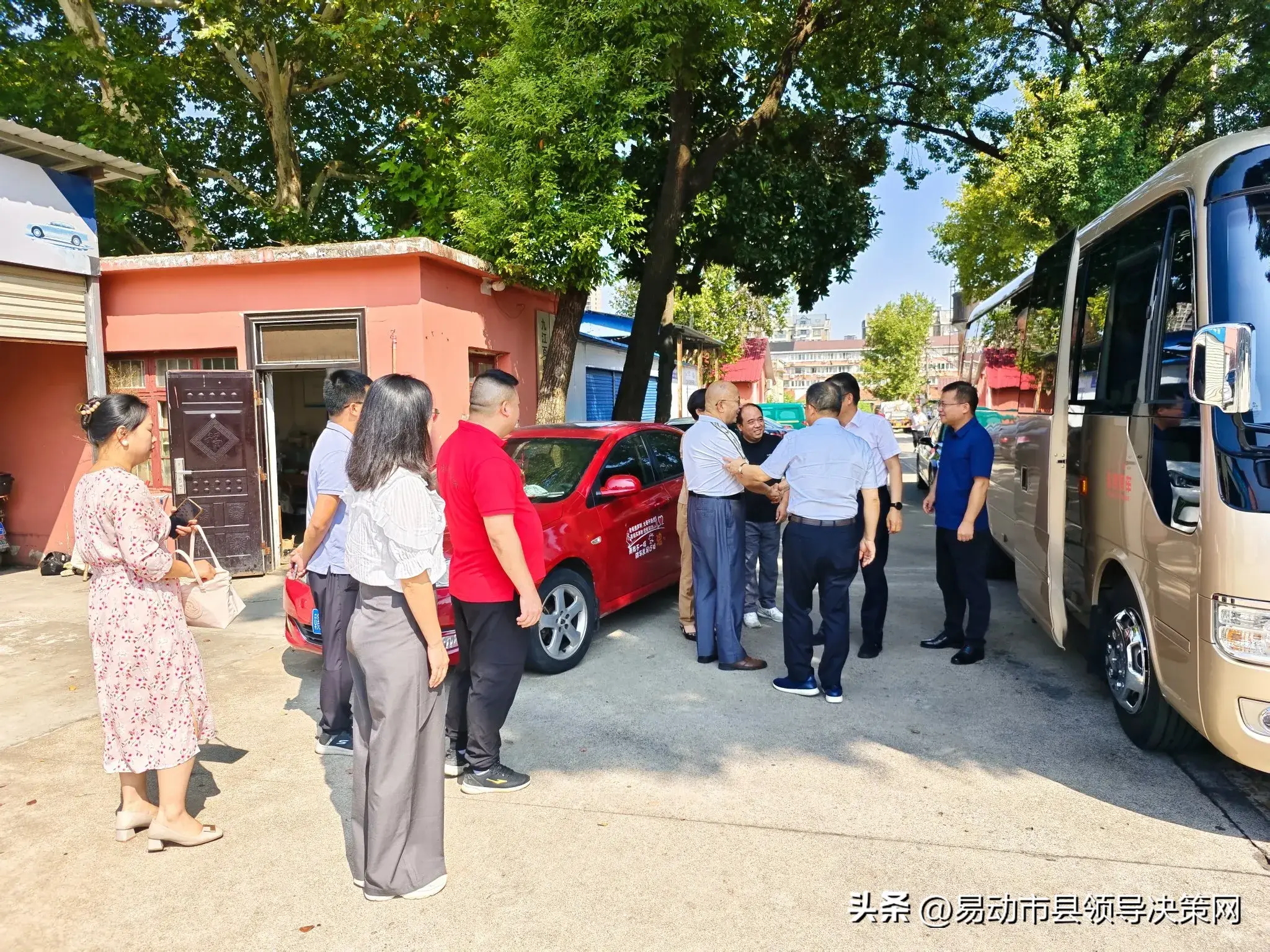 九江市领导走访慰问"江西好人”董学柏(图2)