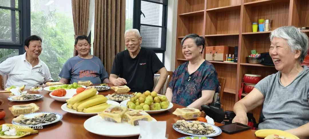 关爱与责任，胡威威有一颗慈母般的爱善之心！(图2)