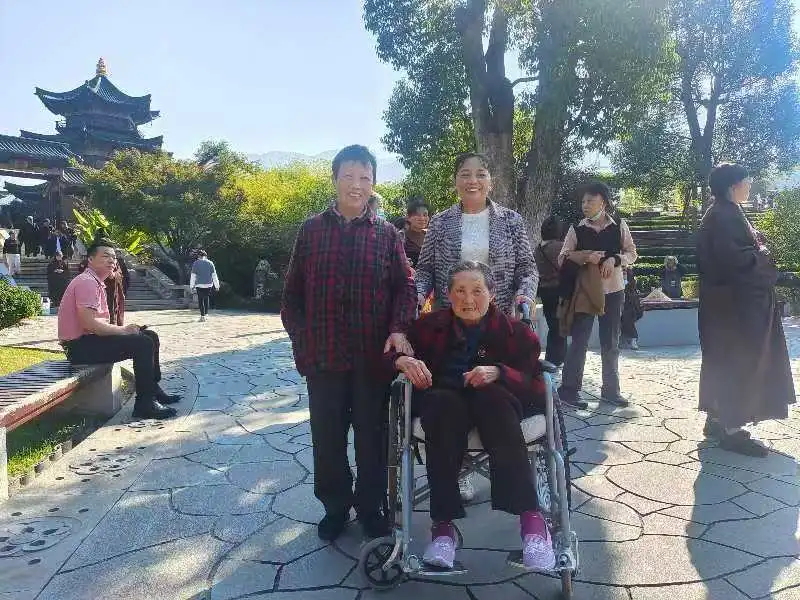 关爱与责任，胡威威有一颗慈母般的爱善之心！(图4)