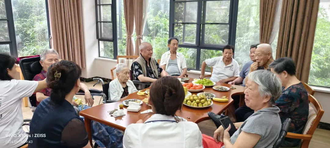 关爱与责任，胡威威有一颗慈母般的爱善之心！(图3)