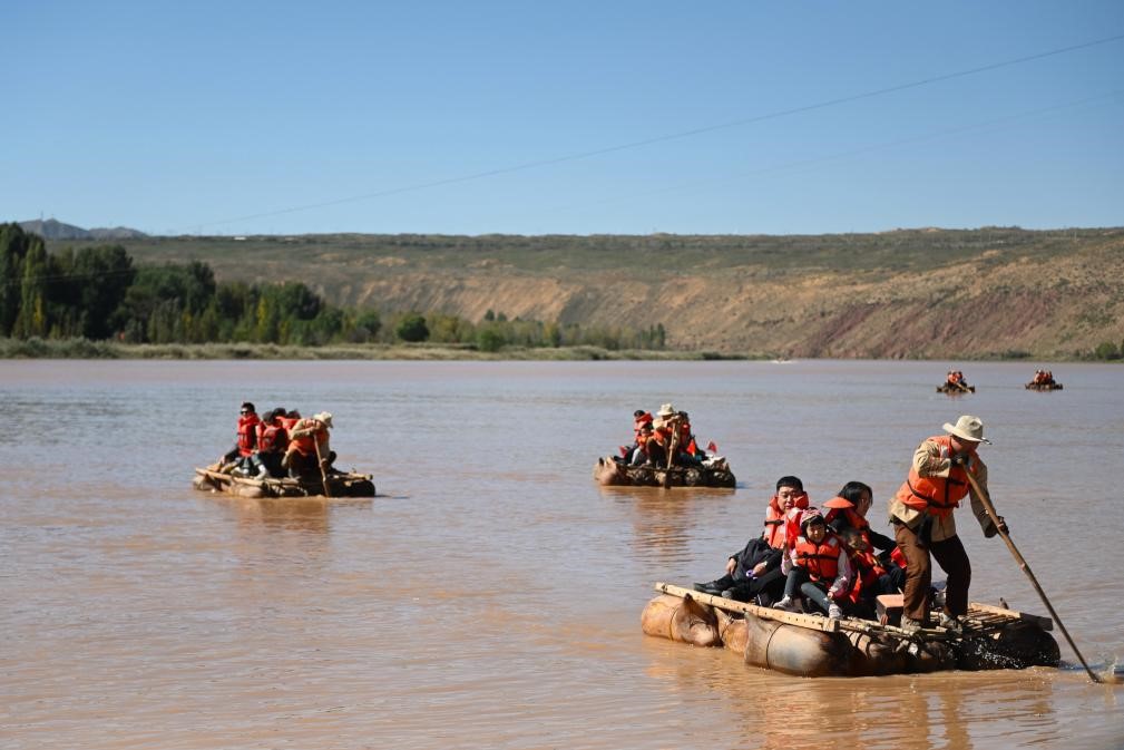 铸牢共同体 中华一家亲｜宁夏沙坡头：黄河大漠游促进各民族交往交流交融(图2)