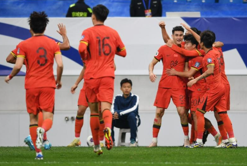 国足逆袭！2:1击败印尼，18强赛首胜燃希望！(图2)