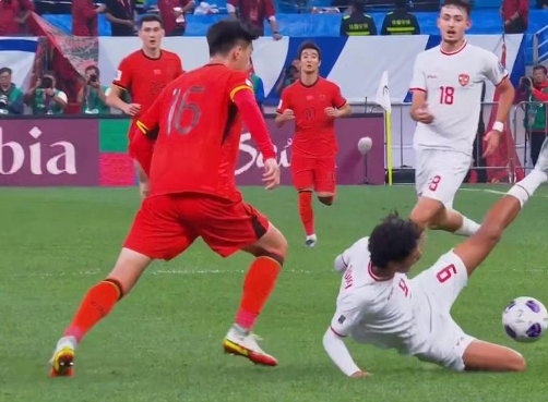 国足逆袭！2:1击败印尼，18强赛首胜燃希望！(图3)