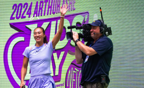 厉害了！郑钦文美网一击，让世界为她鼓掌！(图1)