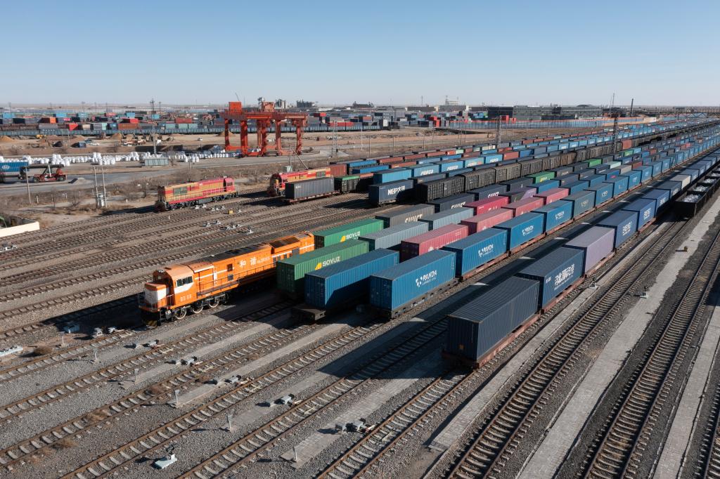 年二连浩特铁路口岸通行中欧班列已突破3000列(图1)