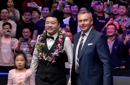 厉害了！丁俊晖南京夺冠，球迷欢呼：小晖回来了！(图1)