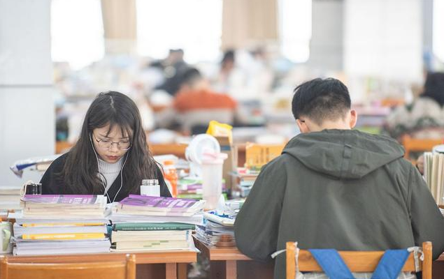 考研人数大幅下滑，国考报名火爆！考生都去哪儿了？(图1)