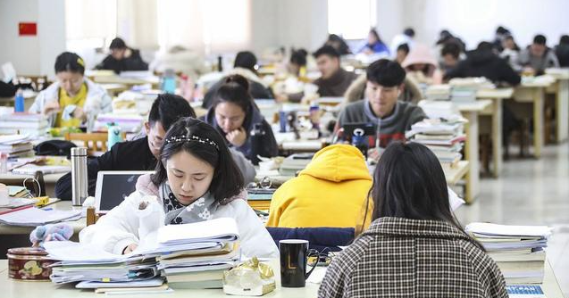 考研人数大幅下滑，国考报名火爆！考生都去哪儿了？(图2)