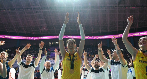 朱婷再夺冠！科内利亚诺3-0横扫天津女排(图2)