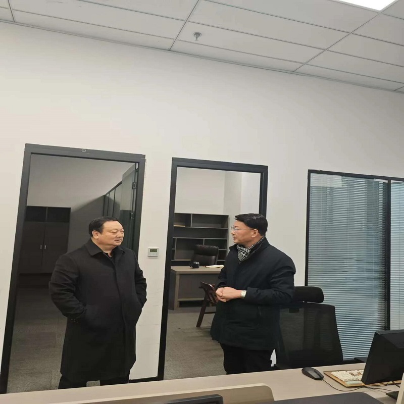 欢迎江苏省企业发展工程协会党建工作领导小组副组长、秘书长姚志勇莅临凤凰新闻在线江苏新闻运营中心(图3)