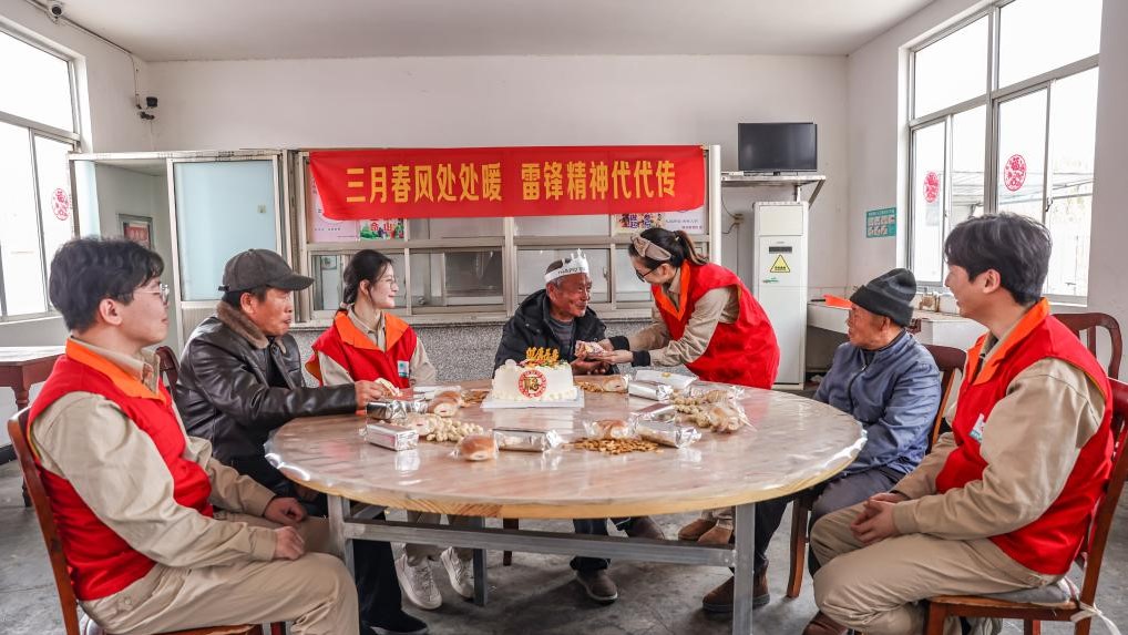 积极践行雷锋精神(图4)