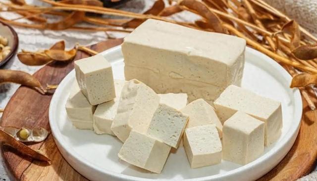 豆腐立大功？提醒：经常吃豆腐的人，不出半年，身体或有4个变化(图1)