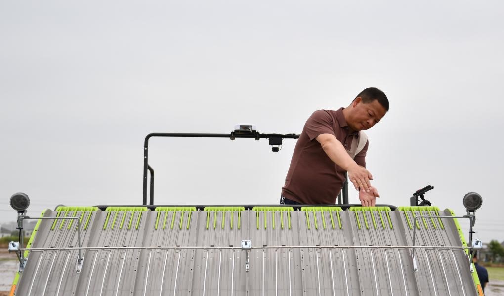 无人驾驶插秧机助力春耕生产(图3)