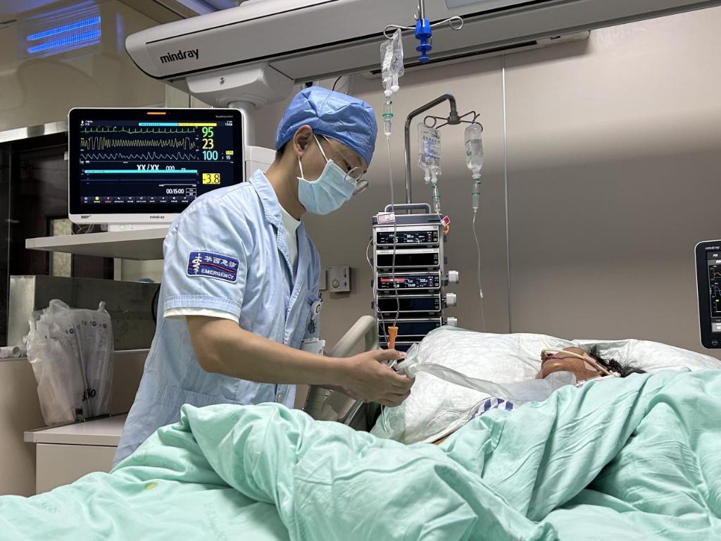 急诊护理“尖兵”：用热爱托举生命(图1)