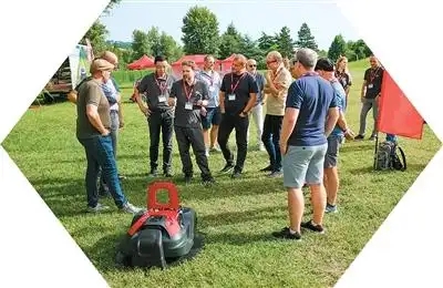 国产割草机器人走俏海外(图3) 国产割草机器人走俏海外(图3)