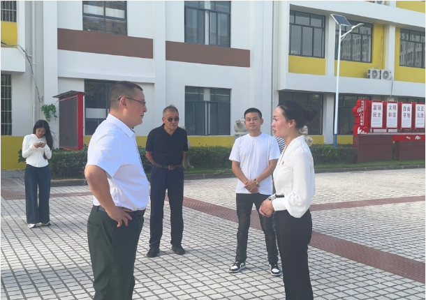 上饶市教育基金会向市特殊教育学校捐赠爱心物资